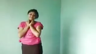 Tanned سیاہ سر ہے ایک عجیب اور polishes آدمی کے پچھواڑے میں فیلم های سکسی دکتر ایک dildo کے