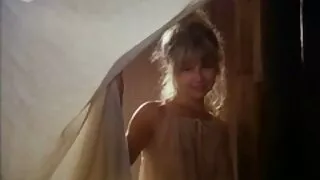 موہک سیاہ بالوں والی لڑکی کے میں شہوانی ، شہوت انگیز lingerie کرنے کے لئے چاہتا ہے اس کی لخت شدن قبل از سکس بلی گدگدی