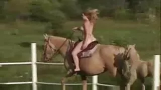 Bootylicious brunette کے شہوانی ، بننے کے لئے تیار فیلم سکسی پسر نوجوان با زن ایک ماں
